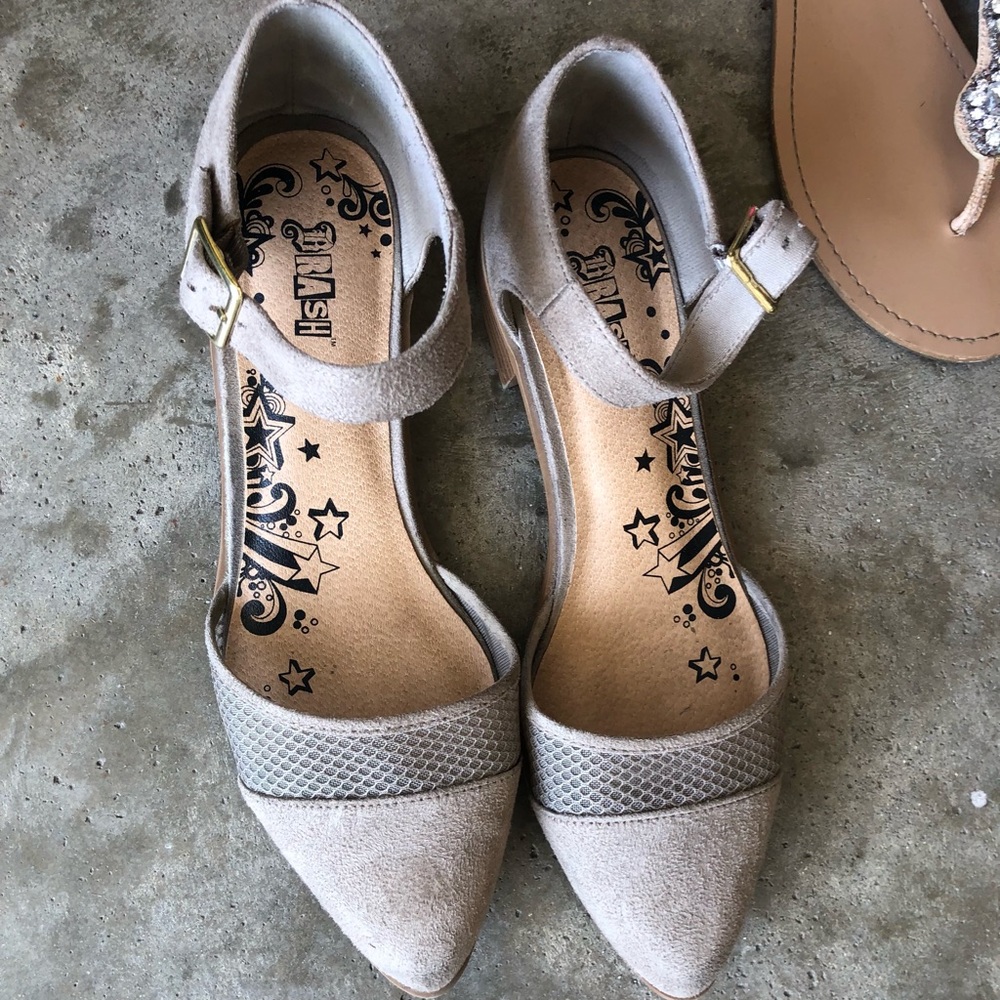 Womens 9.5 taupe/grayish closed toe sandle